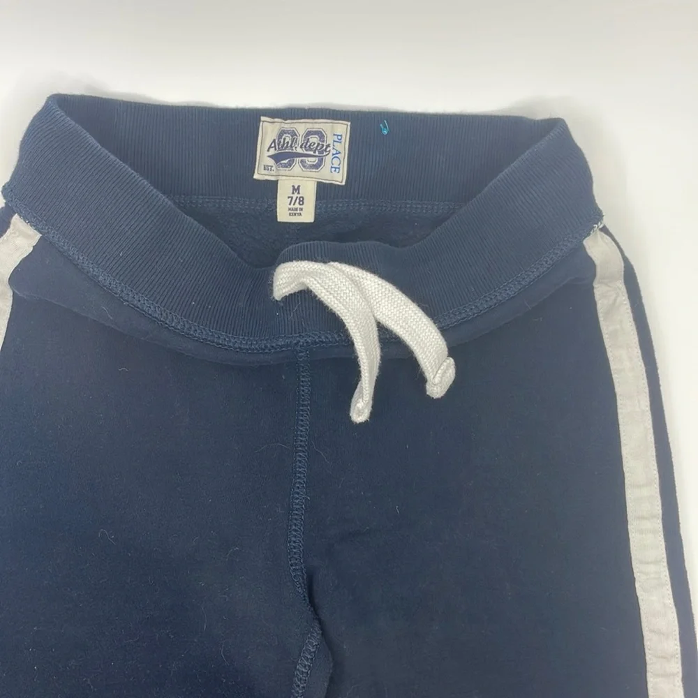 NWOT CHIlDRENS PLACE Boys Sweatpants - size 7/8 blue with white strip